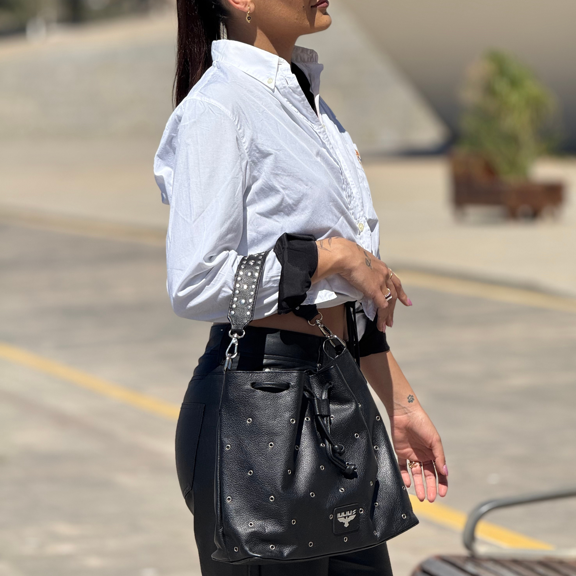 Bolso Bucket de Cuero Negro con Tachuelas – Estilo Urbano – IULIUS-2