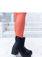 Boots med blockklack i veganskt läder