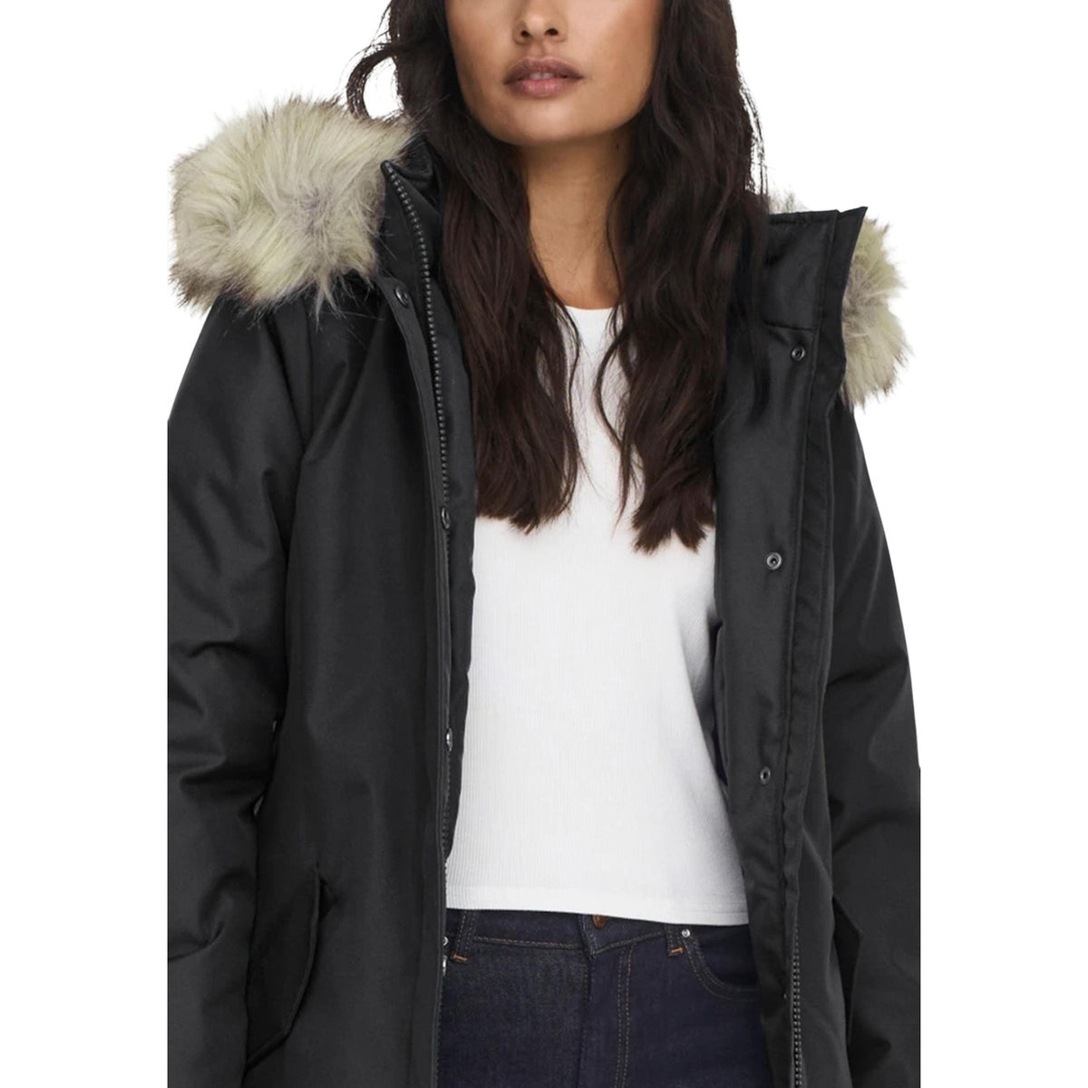 ONLY svart parkas med huva